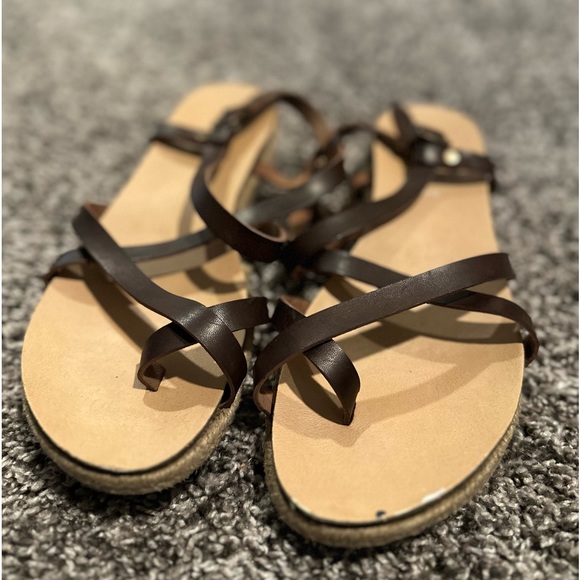 Sandal’s - Picture 2 of 2